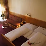 Der Tropolacherhof & Restaurant Hotel 3*
