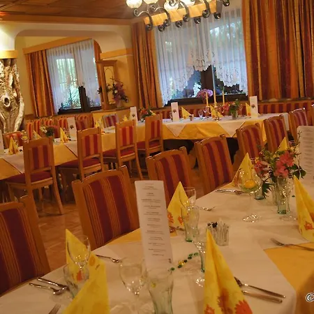 Hotel Der Troepolacherhof & Restaurant 3*